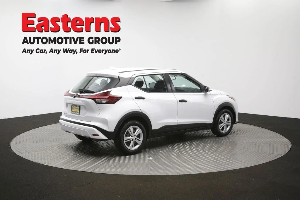 Used 2022 White Nissan S image 40