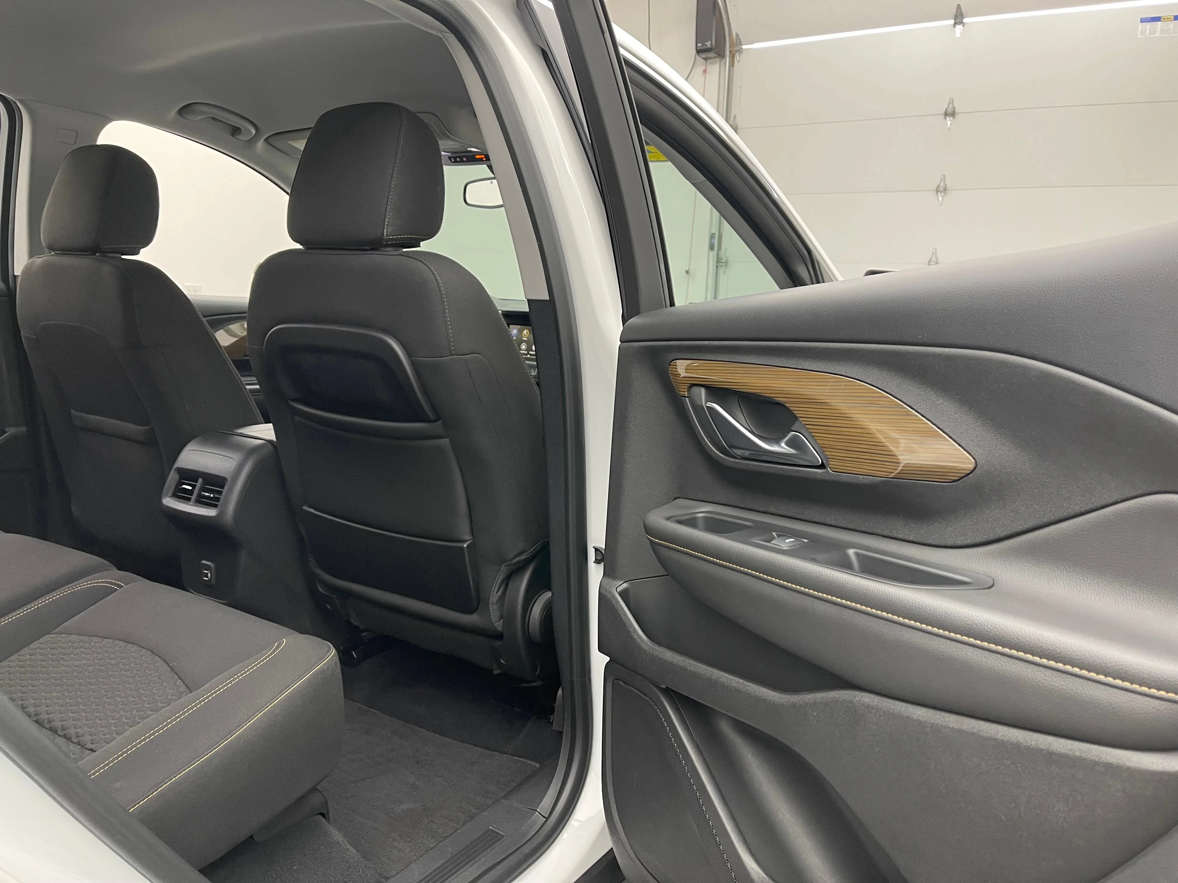 Used 2019 SUMMIT WHITE GMC SLE image 30