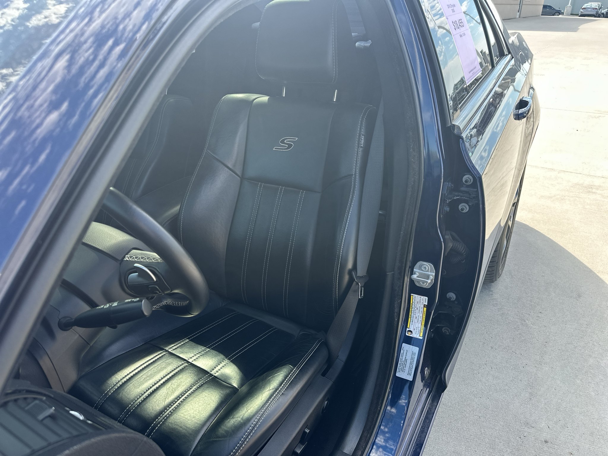 Used 2016 Jazz Blue Pearlcoat Chrysler Base image 27