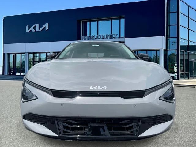 New 2026 Gray Kia Wind image 2