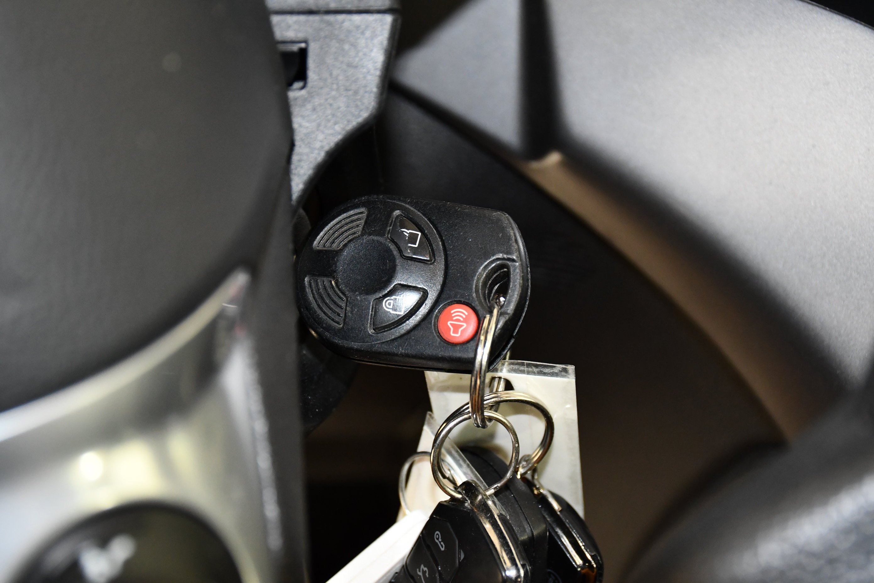 Used 2015 Ruby Red Metallic Ford SE image 25