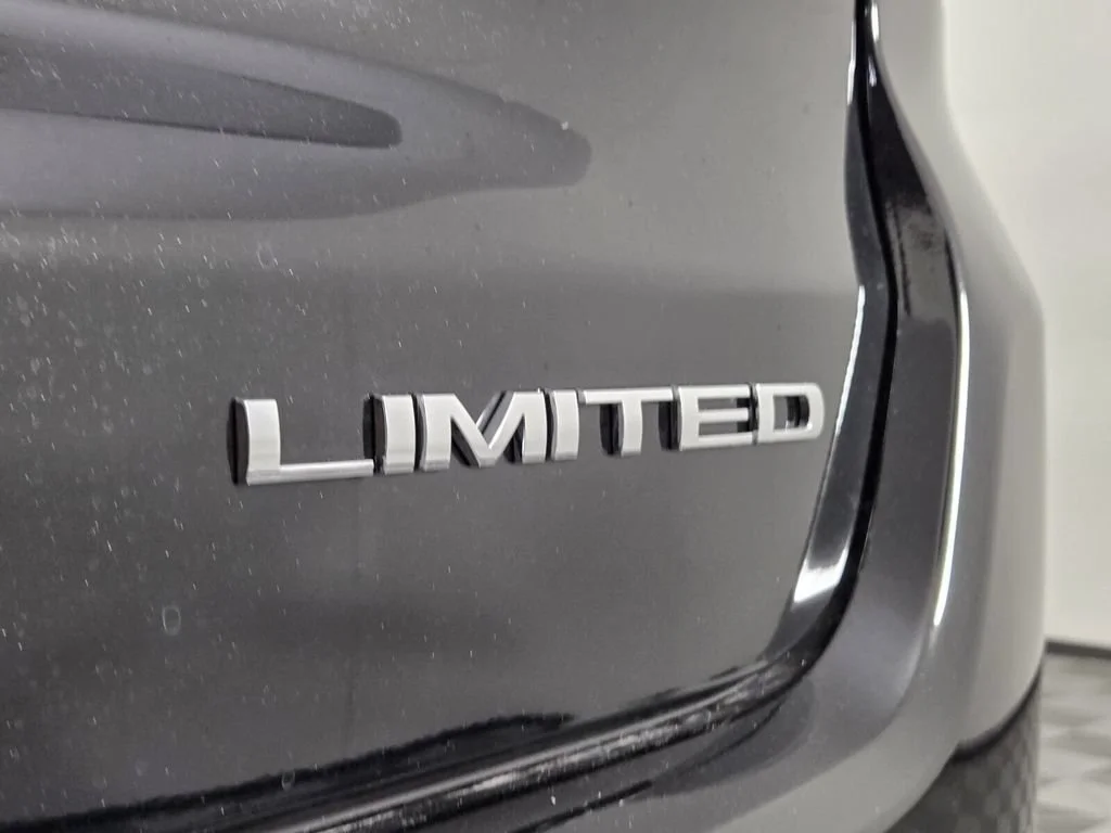 New 2026 Diamond Black Crystal Pearlcoat Jeep Limited image 12