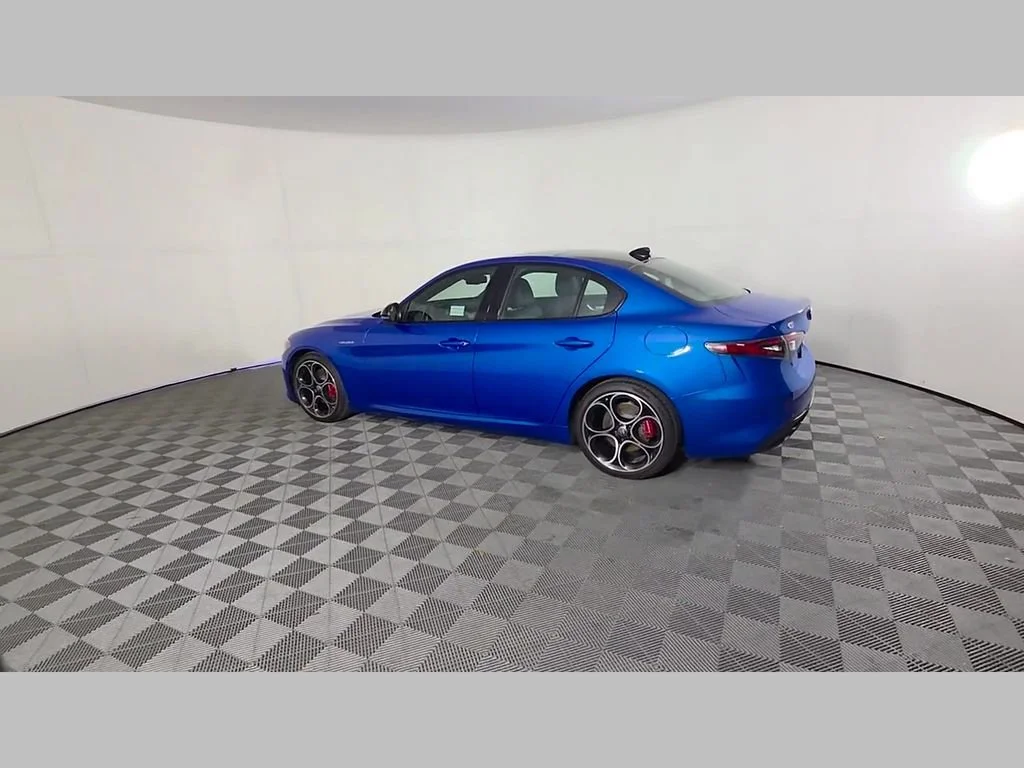 2025 Alfa Romeo Giulia Base - Photo 37