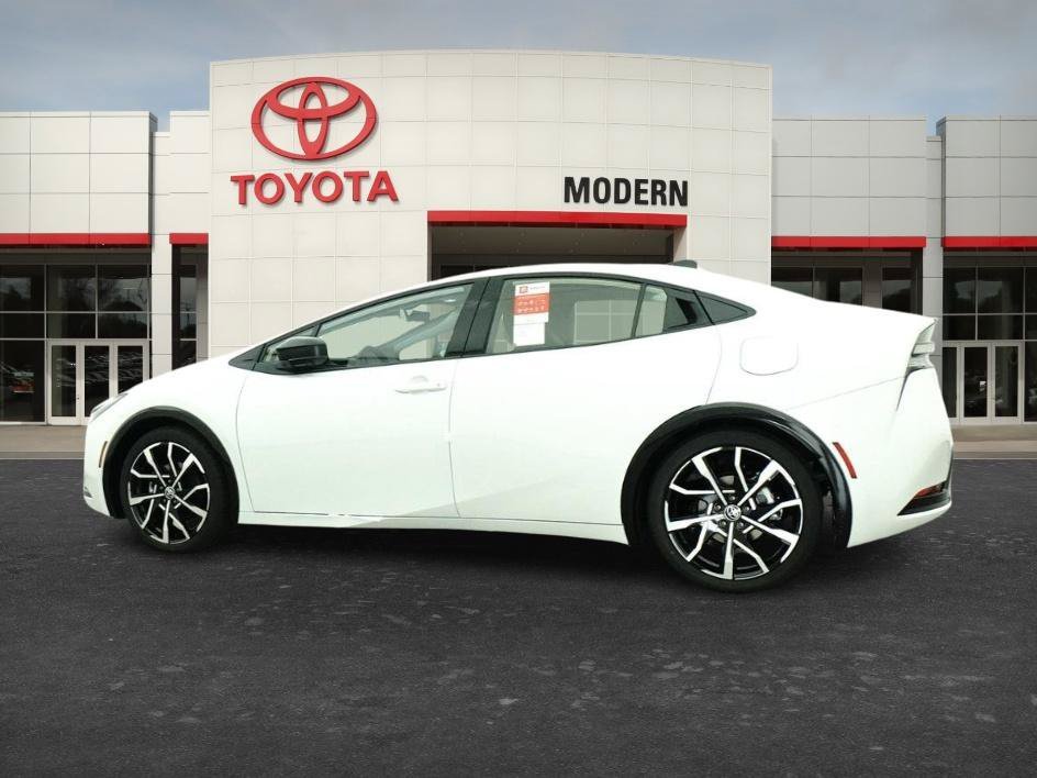 New 2026 Wind Chill Pearl Toyota XSE Premium image 4