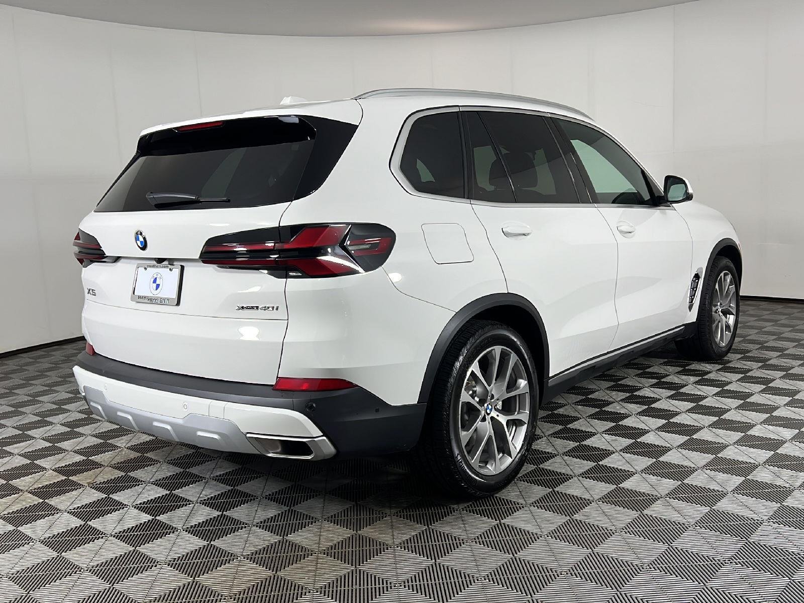 New 2026 Alpine White BMW xDrive40i image 5