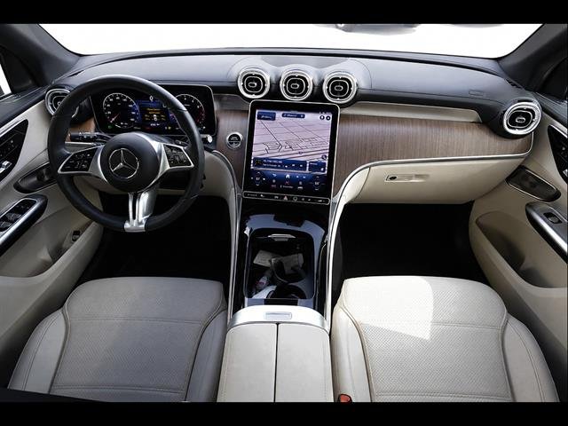 Used 2023  Mercedes-Benz GLC 300 4MATIC® image 18