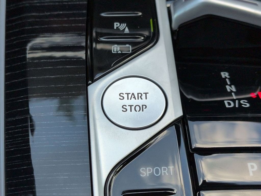 New 2026 Dravit Grey Metallic BMW xDrive50e image 29