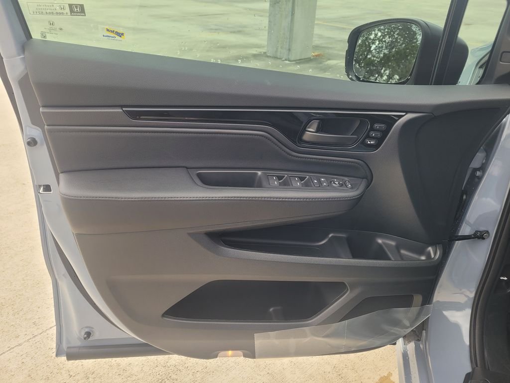 New 2026 Sonic Gray Pearl Honda Touring image 18
