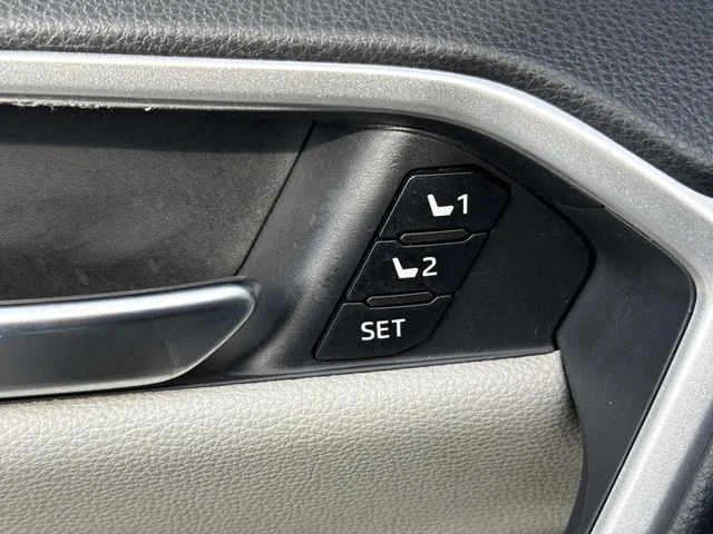 Used 2019  Toyota Limited image 23