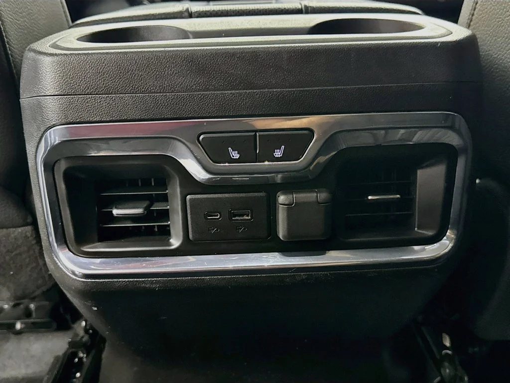 Used 2021 White GMC Denali image 32