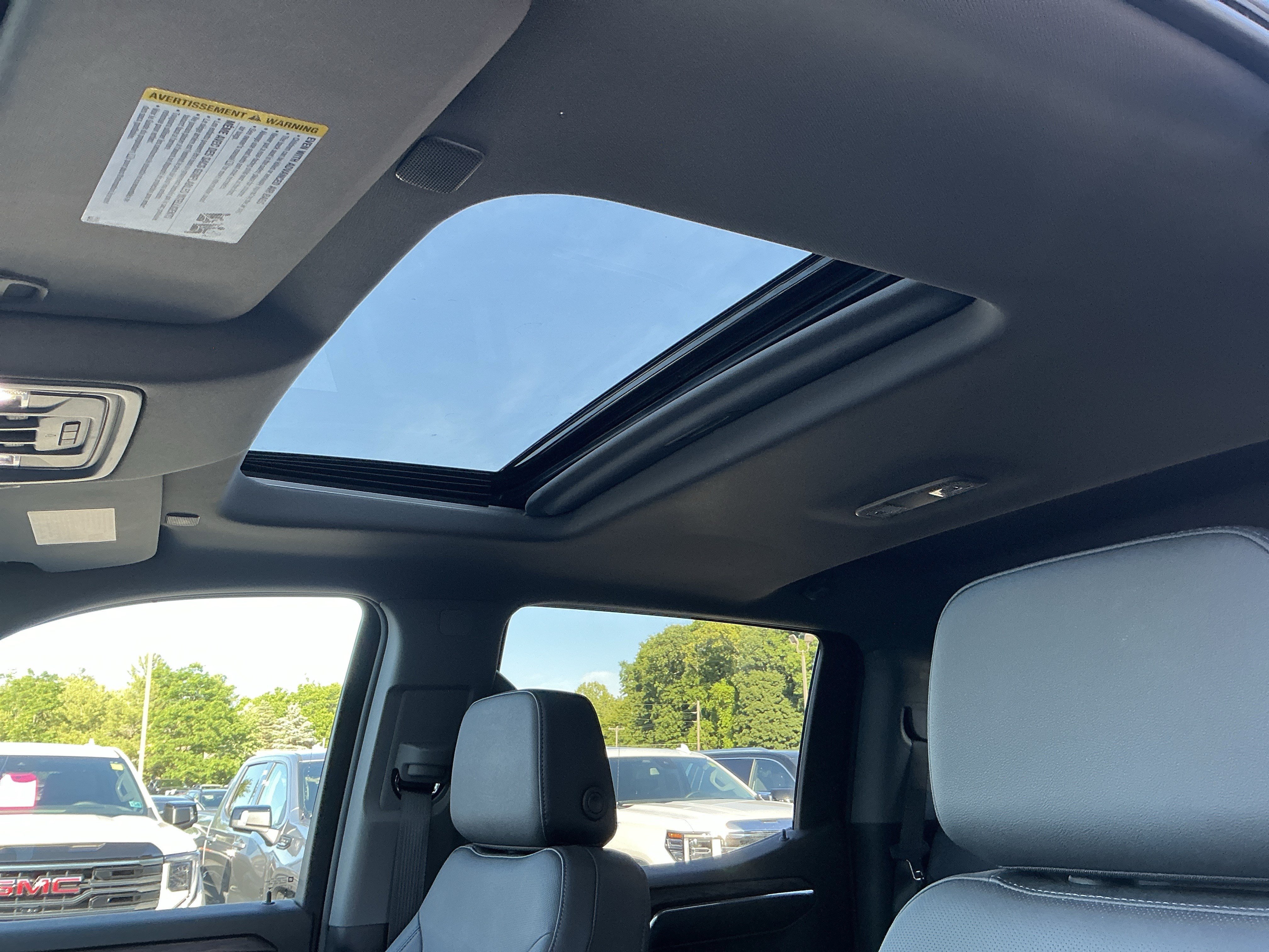 Used 2025 Onyx Black GMC SLT image 12