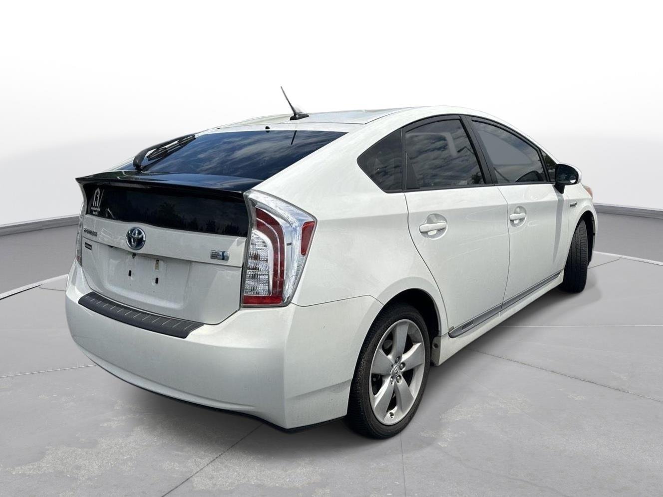 Used 2013 Blizzard Pearl Toyota Five image 6
