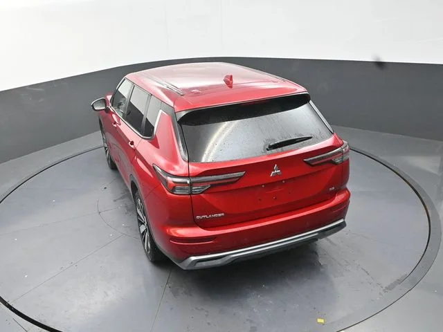 Used 2025  Mitsubishi SE image 28