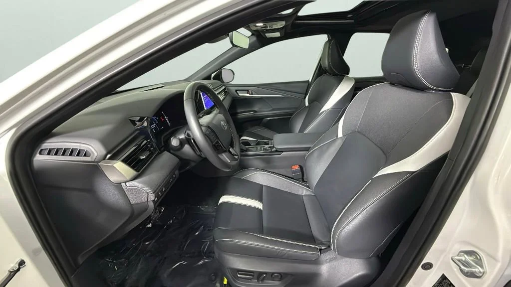 Used 2025 White Toyota SE image 17