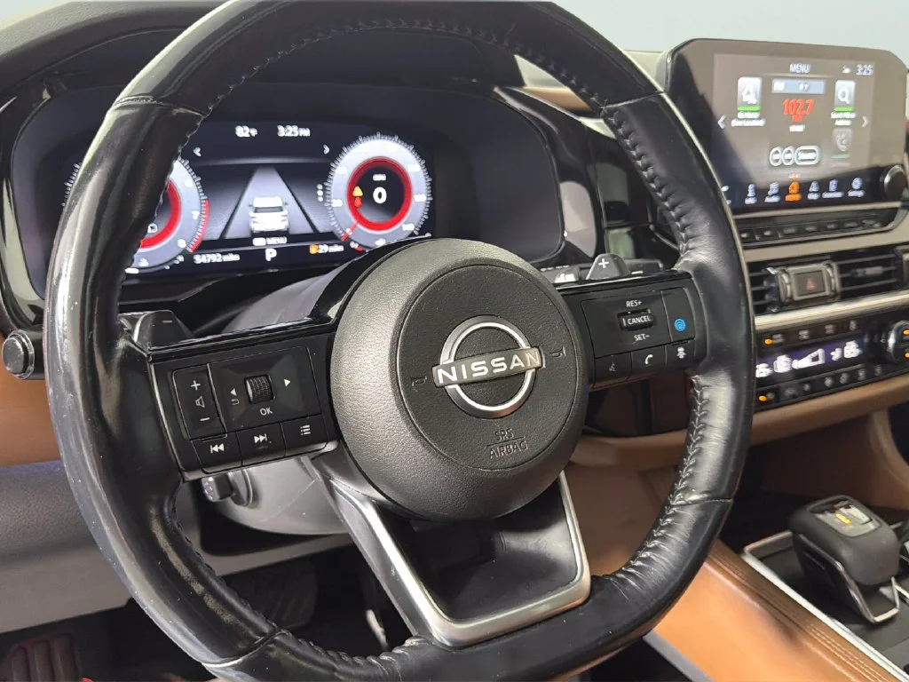 Used 2022 Black Nissan Platinum image 24