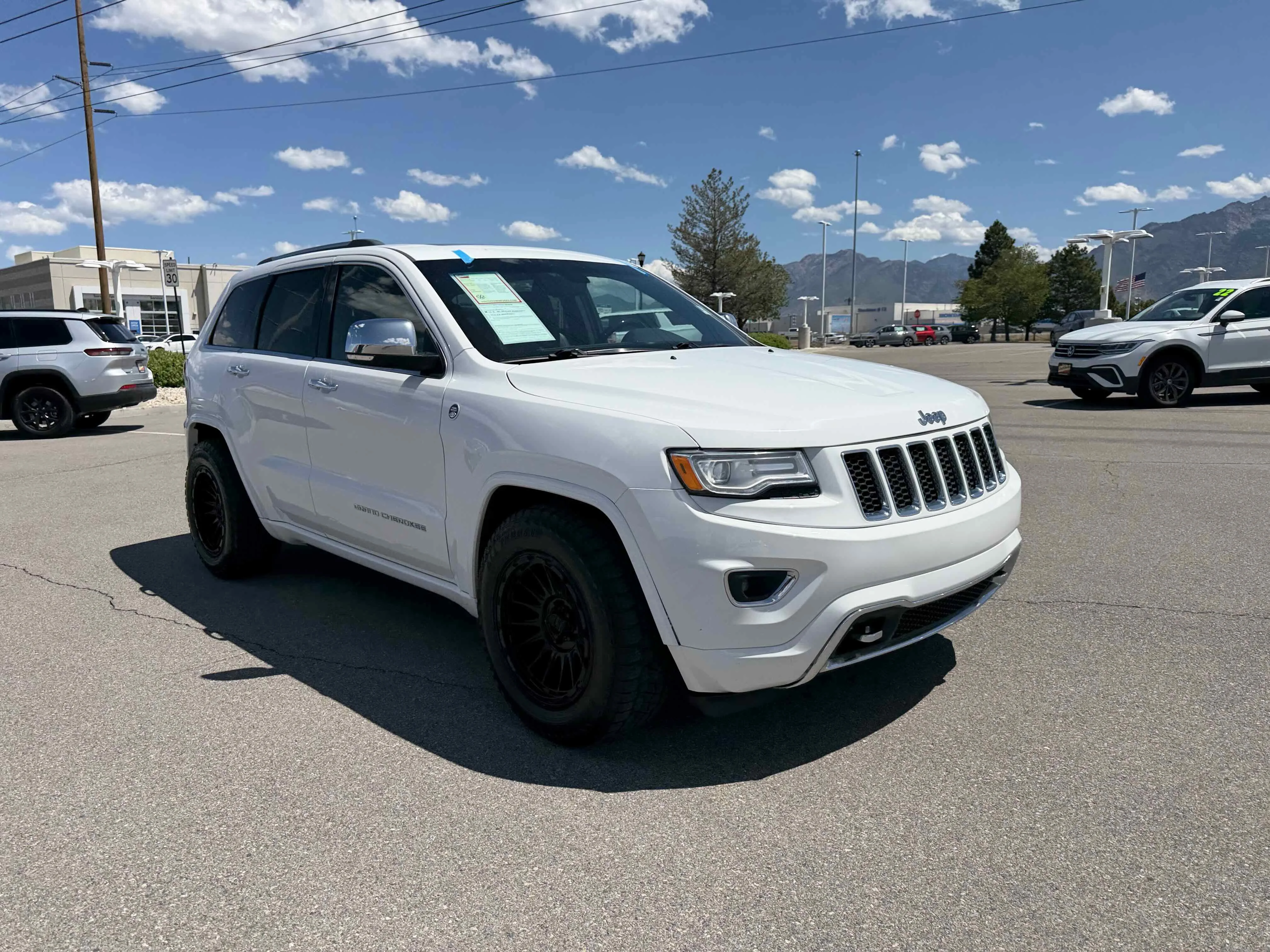 Used 2015 Bright White Clearcoat Jeep Overland image 9