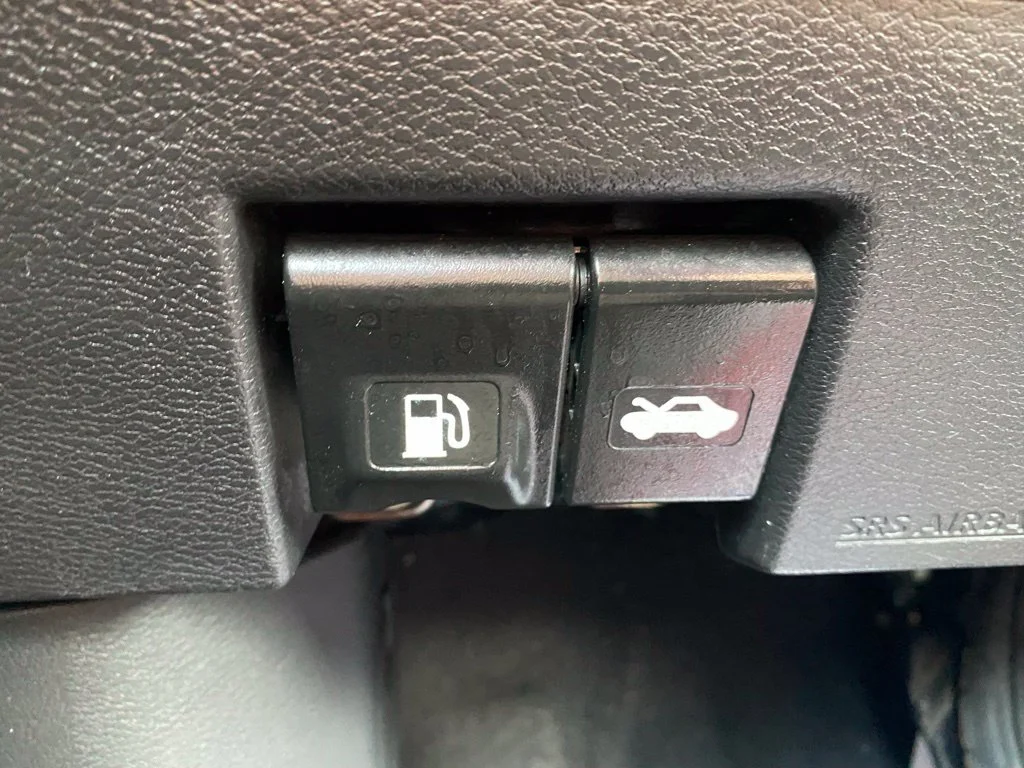 Used 2023 White Nissan SV image 26