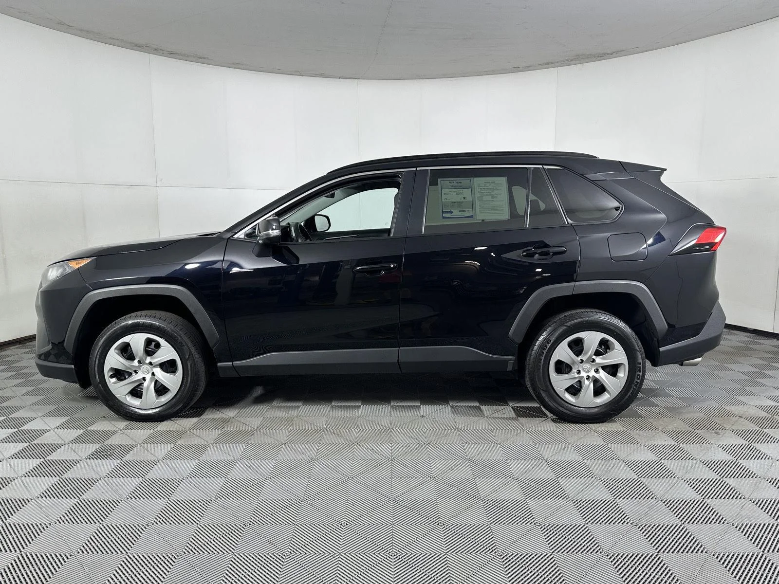 Used 2021 Midnight Black Metallic Toyota LE image 9