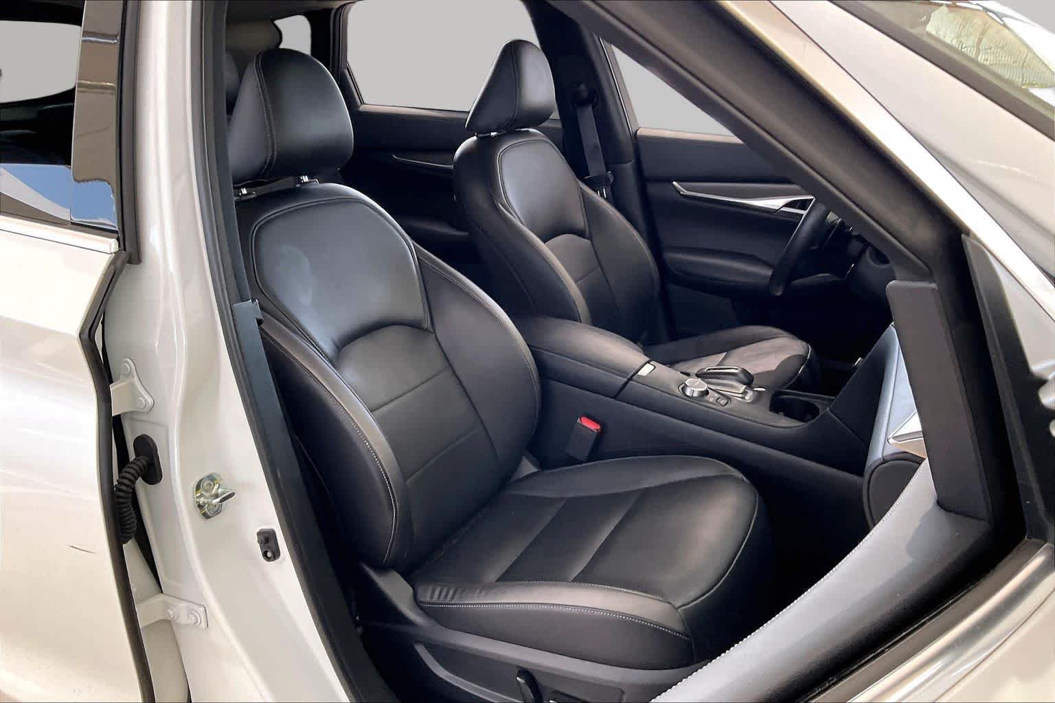 Used 2024 Radiant White INFINITI LUXE image 9