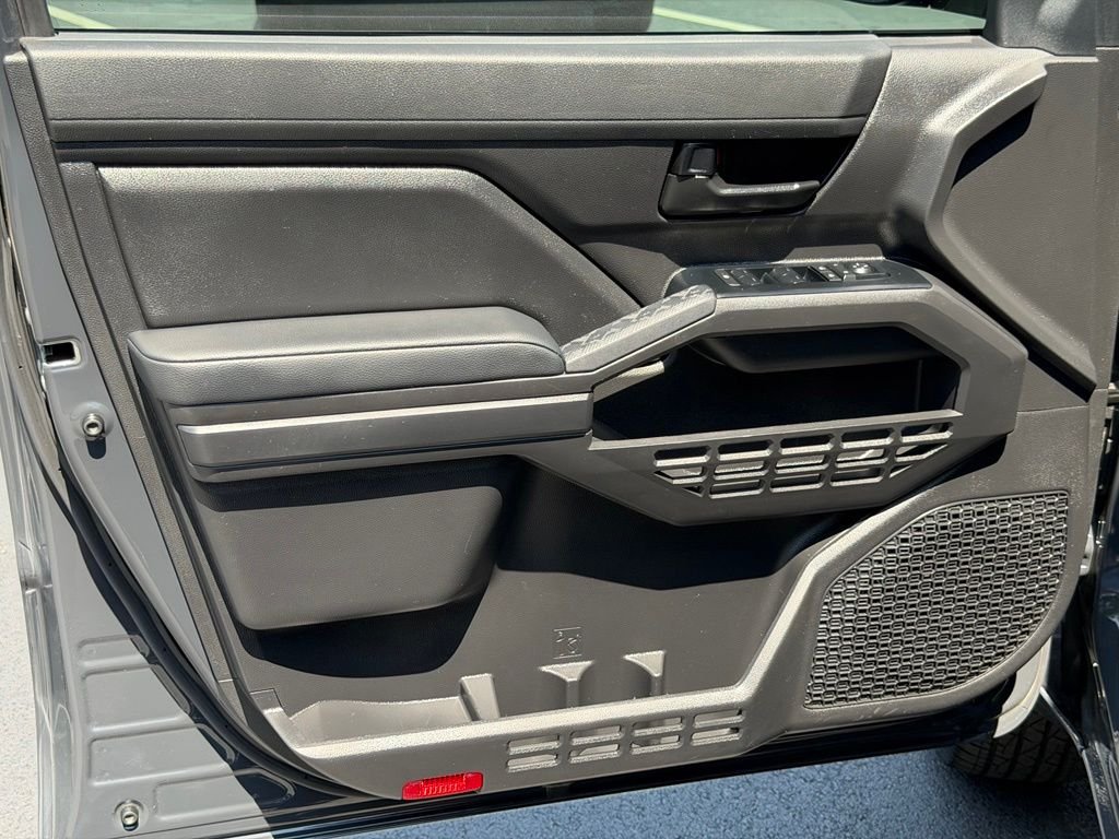 Certified Used 2025  Toyota SR image 19