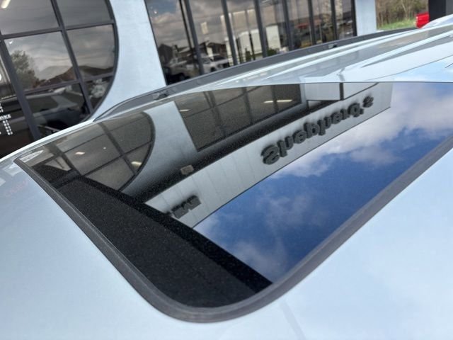 New 2026 Silver Zynith Exterior Paint Jeep Altitude image 4