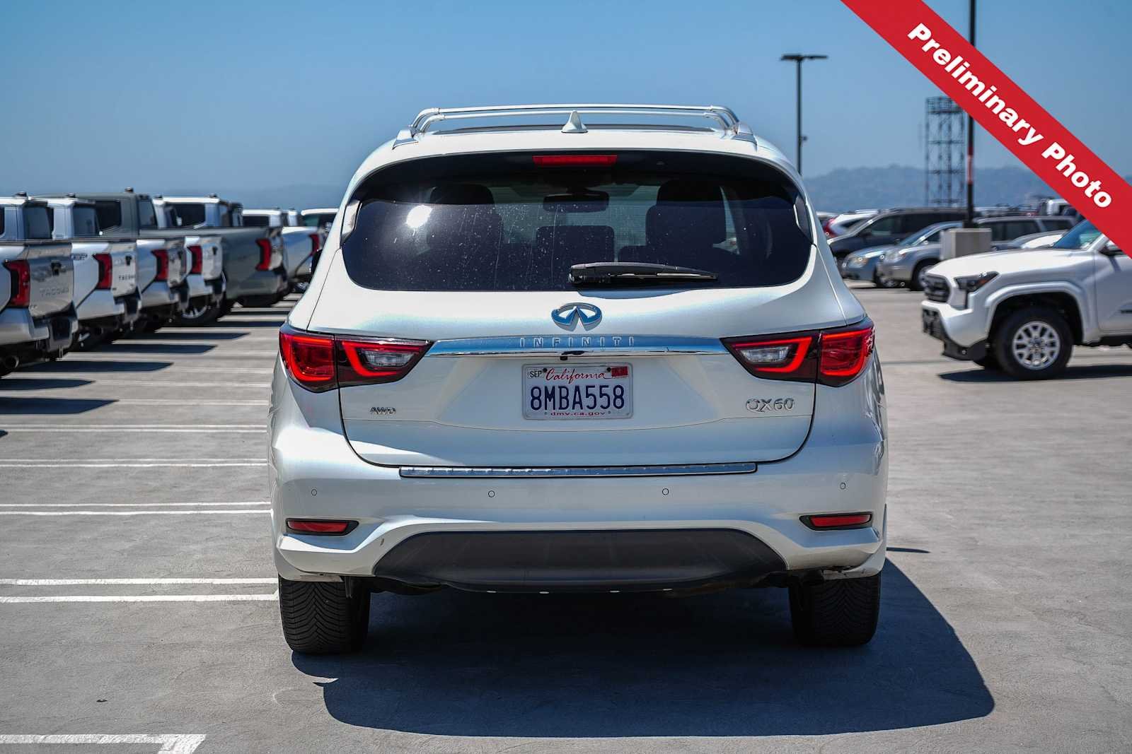Used 2019 Majestic White INFINITI LUXE image 7