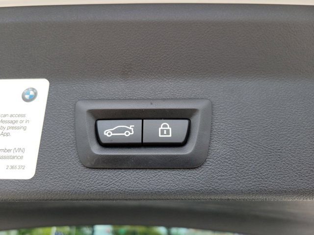Used 2023 White BMW xDrive30i image 7