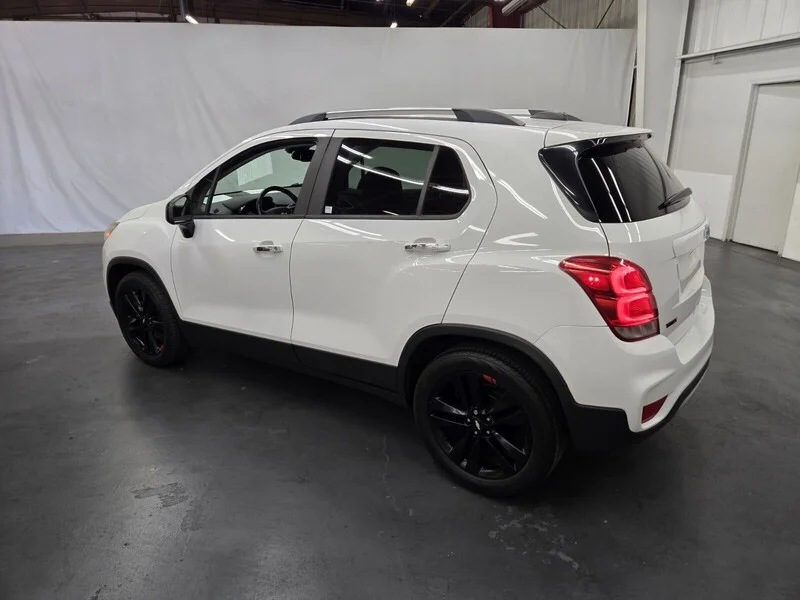 Used 2018 Summit White Chevrolet LT image 3