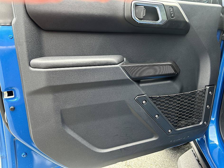 Used 2025 Blue Metallic Ford Badlands image 9
