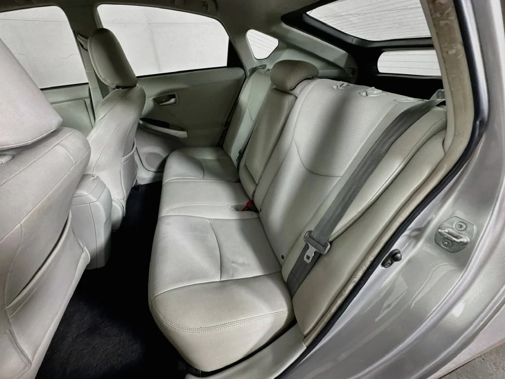 Used 2014 Silver Toyota Three image 28