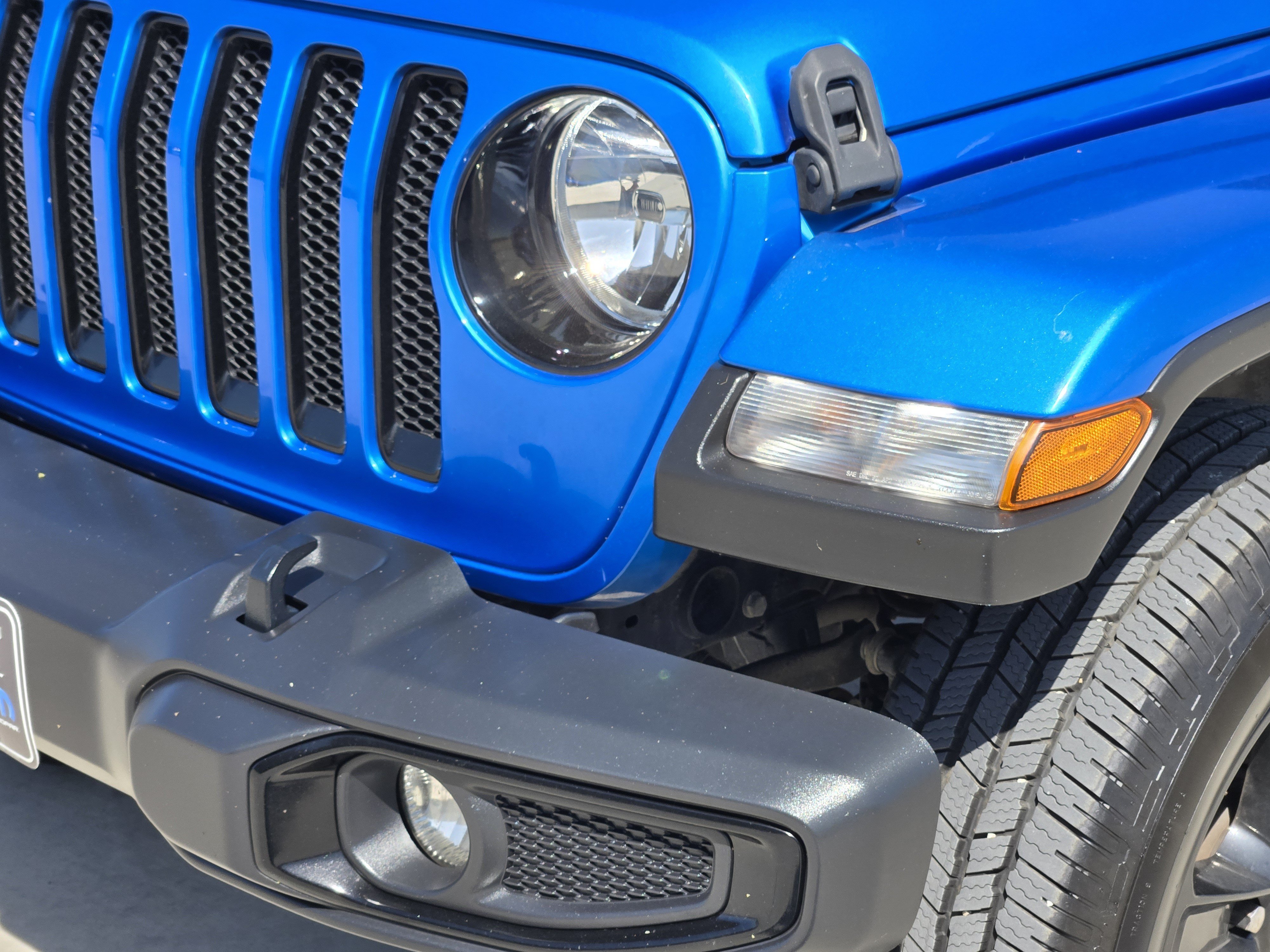 Used 2021 Hydro Blue Pearlcoat Jeep Unlimited Sahara Altitude image 10