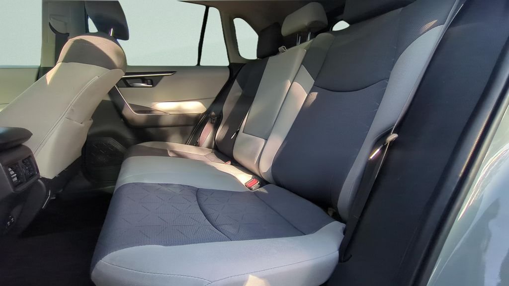 Used 2020  Toyota XLE image 10