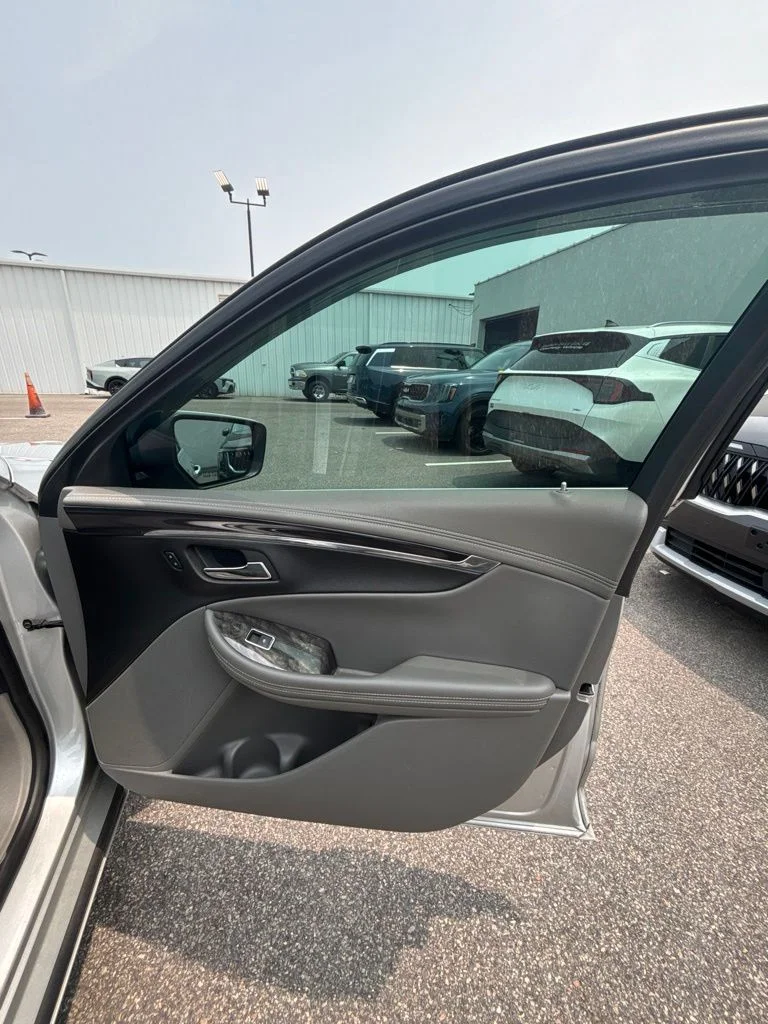 Used 2015 Silver Chevrolet LT image 23