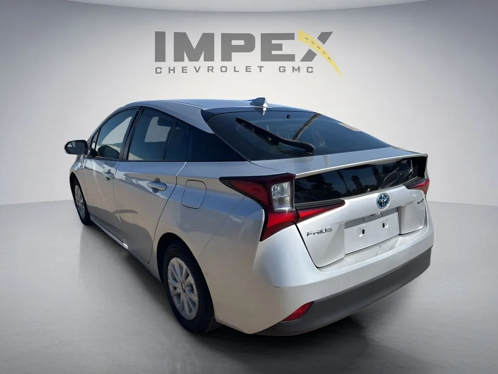 Used 2022 Silver Toyota LE image 2