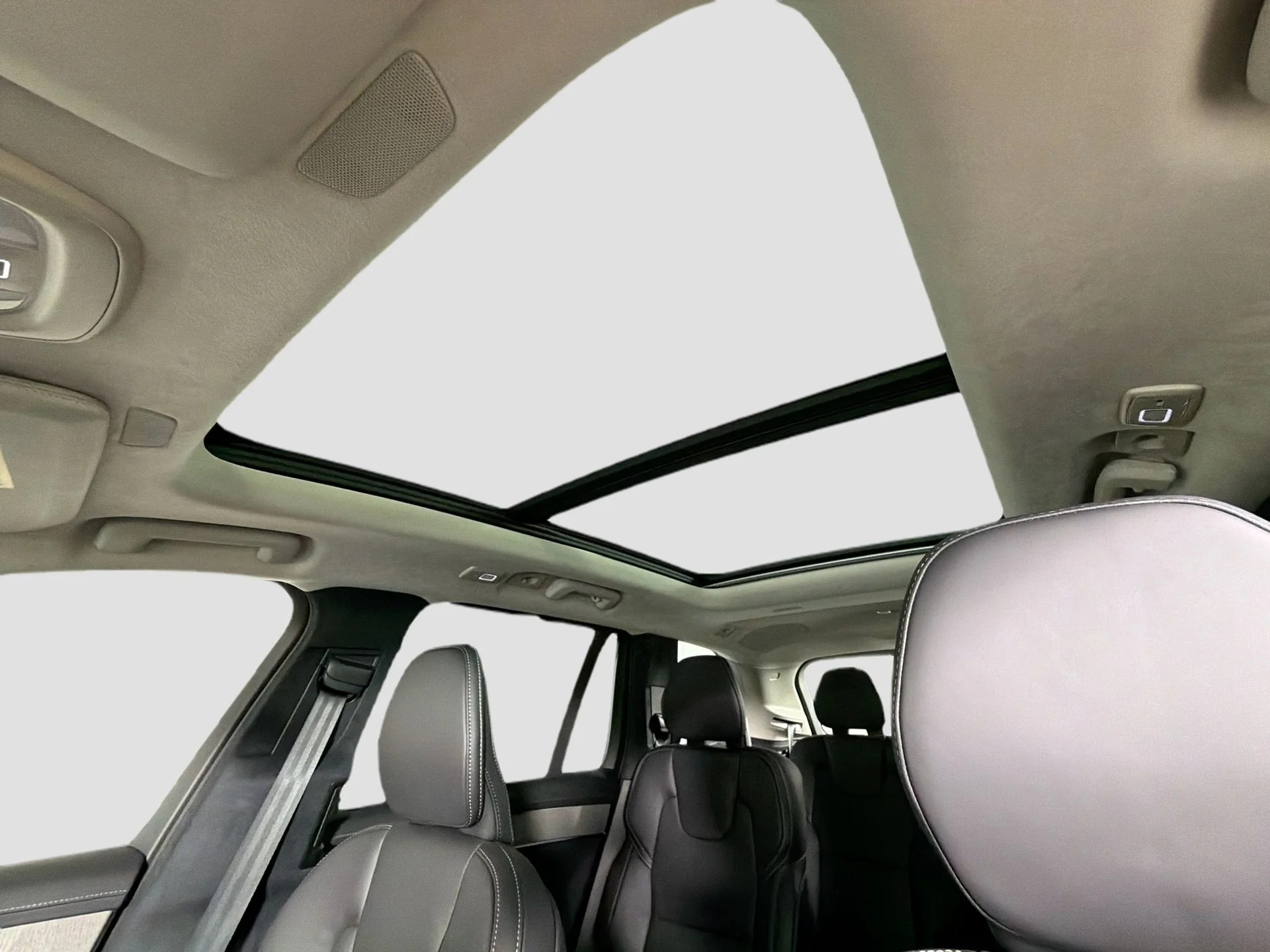 New 2026 Onyx Black Volvo Ultra image 20