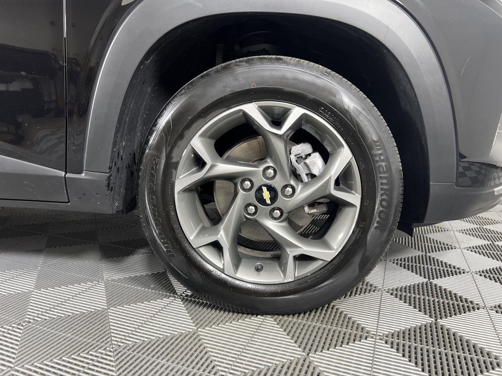 Used 2025 Mosaic Black Metallic Chevrolet LT image 12