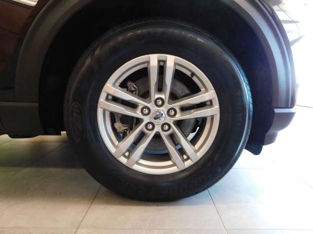 Used 2020 Agate Black Metallic Ford XLT image 9