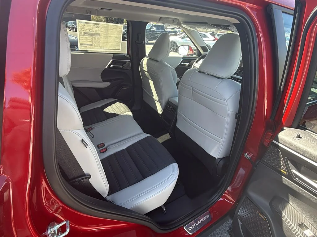 New 2026 Red Diamond Mitsubishi LE image 24