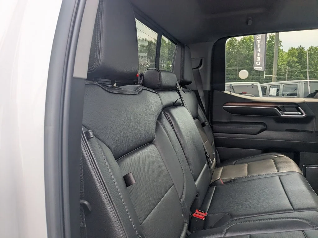 Used 2025 White Frost Tricoat GMC Denali image 27