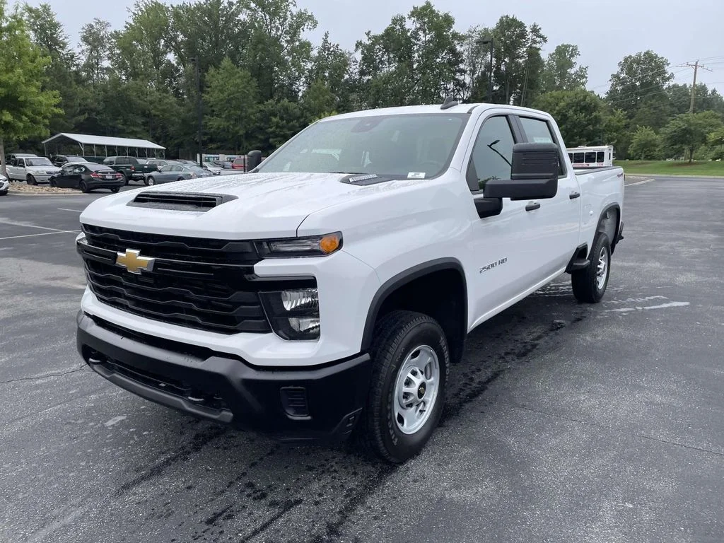 New 2026 Summit White Chevrolet WT image 3
