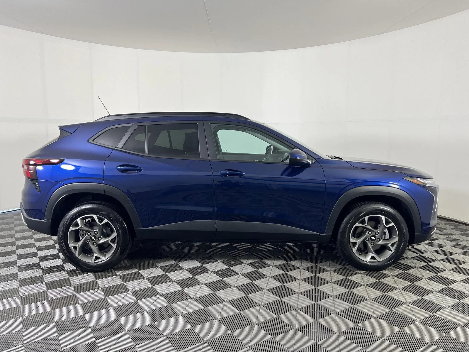 Used 2024 Blue Glow Metallic Chevrolet LT image 22