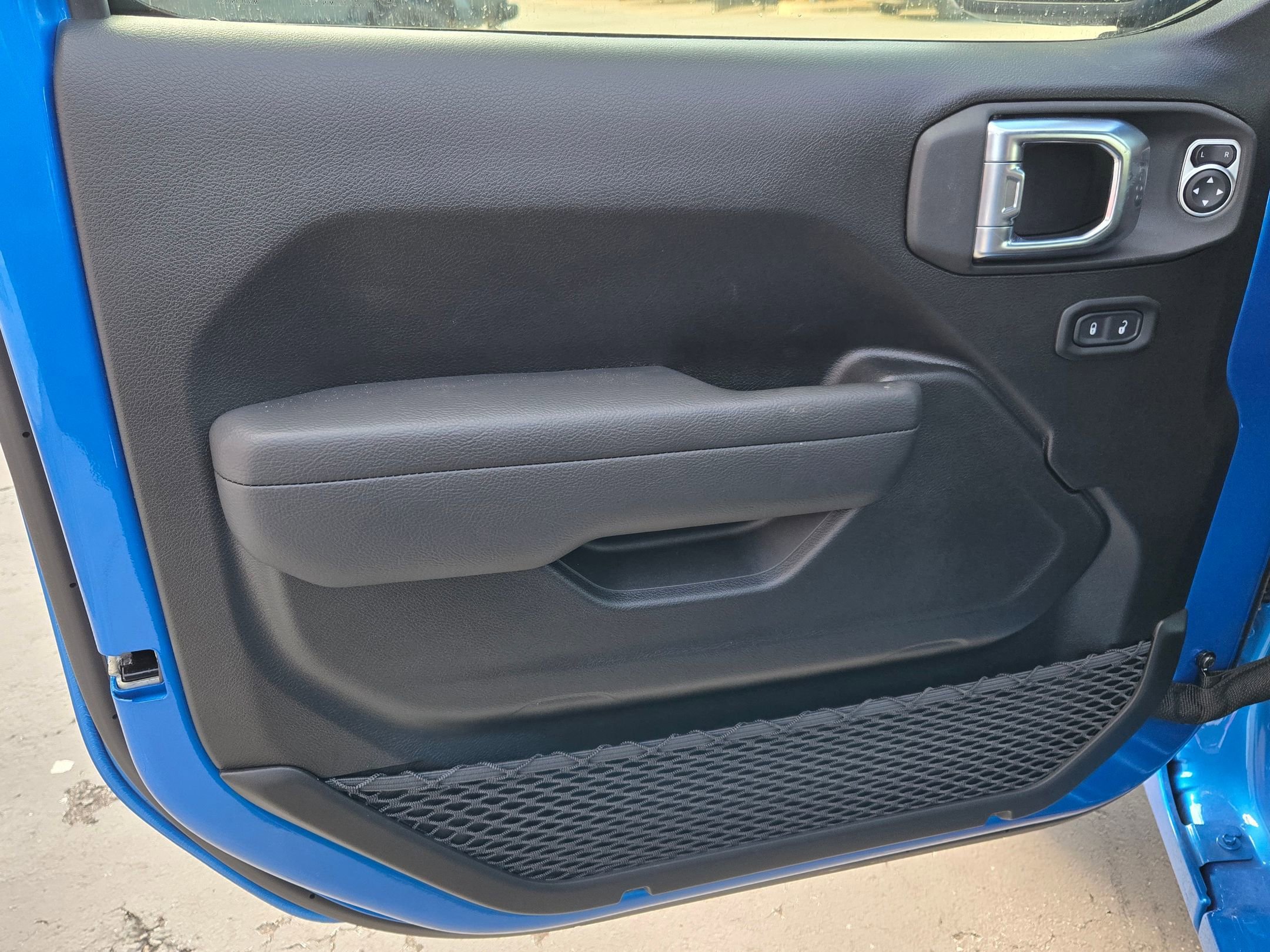 New 2026 Hydro Blue Pearl-Coat Exterior Paint Jeep Sport S image 20