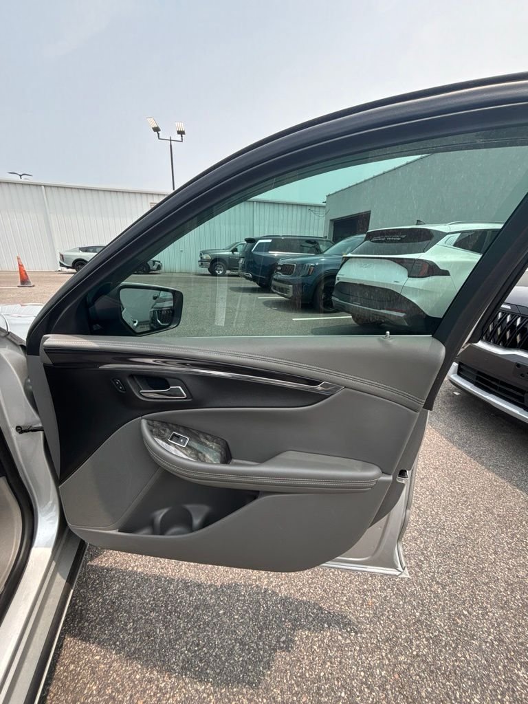 Used 2015 Silver Chevrolet LT image 23