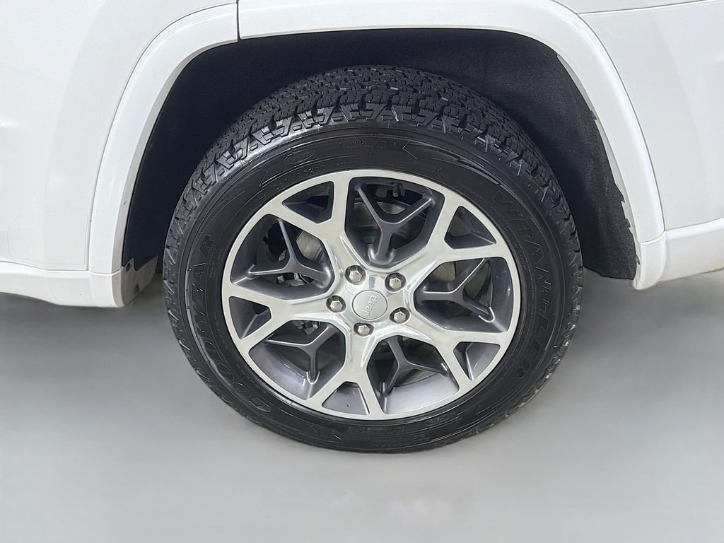 Used 2019 Ivory 3-Coat Jeep Overland image 33