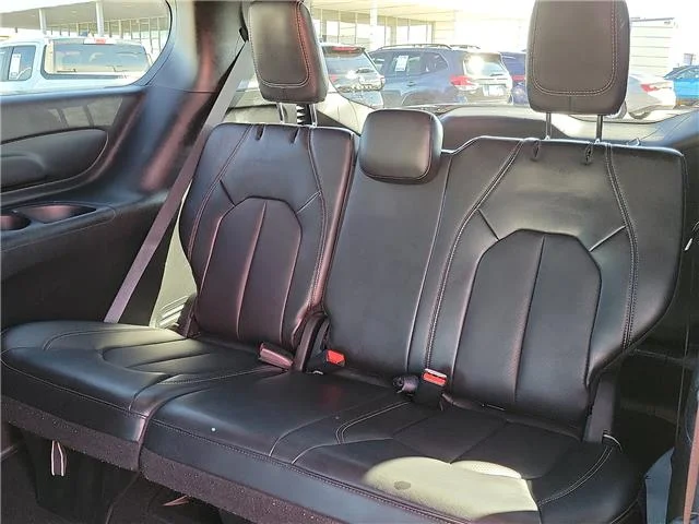 Used 2025 Gray Chrysler Select Front-Wheel Drive Passenger image 9
