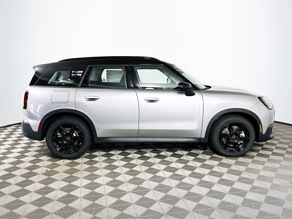 New 2027 Silver MINI Signature Plus image 4
