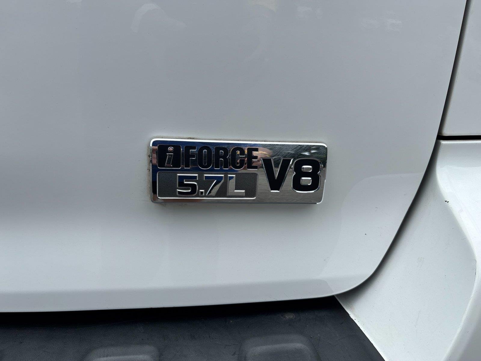 Used 2016 Super White Toyota SR5 image 10
