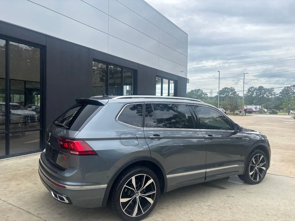 Used 2022 Gray Volkswagen 2.0T SEL R-Line image 4