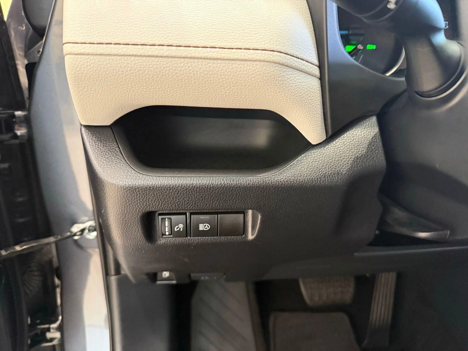 Used 2019 Magnetic Gray Metallic Toyota XLE image 35