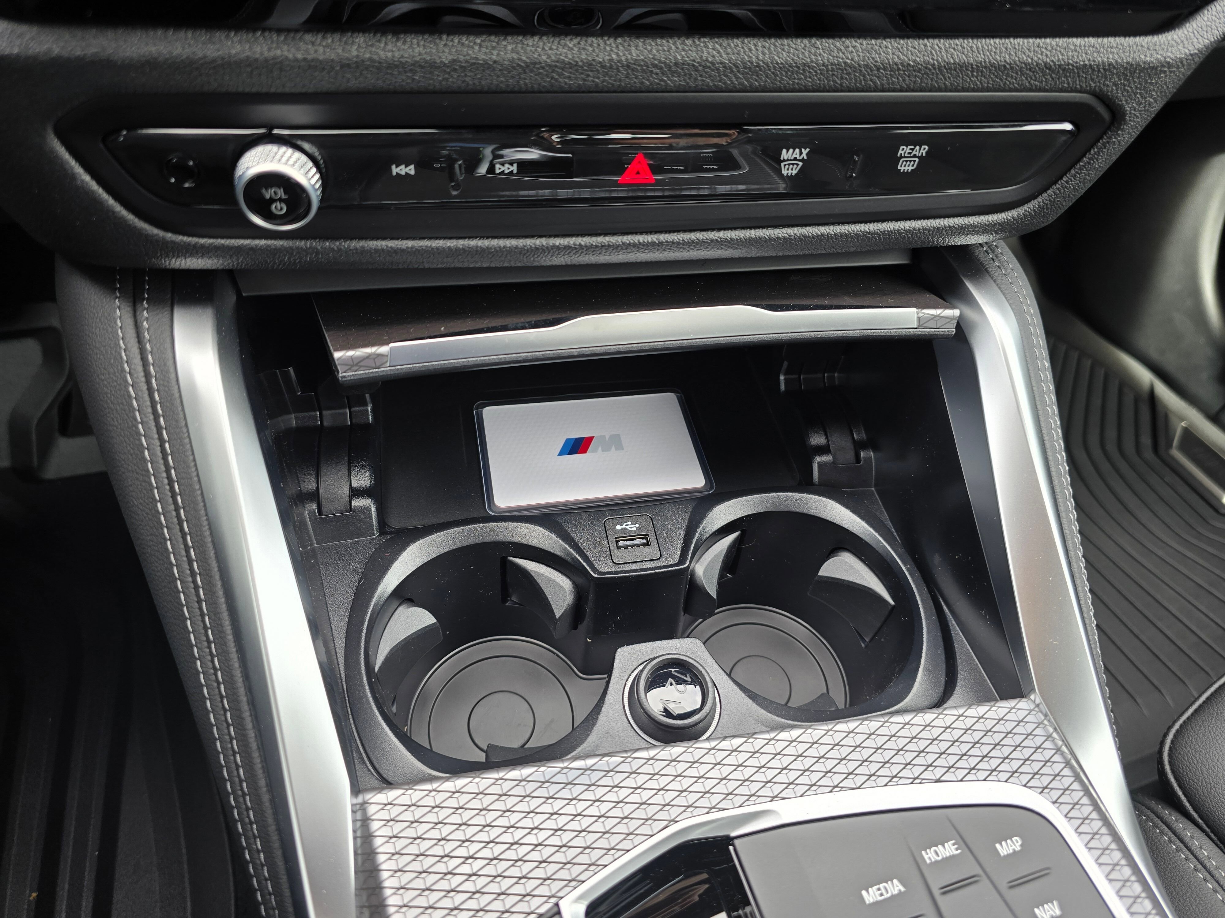 New 2026 Mineral White Metallic BMW xDrive40 image 54